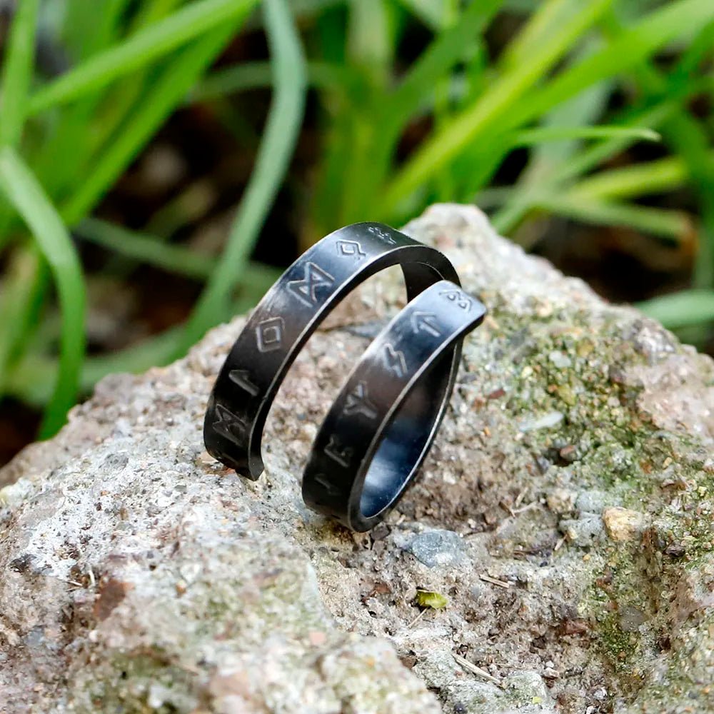 Viking Rúnahringr - Rotating Chain Rune Ring for Men - Vikheim